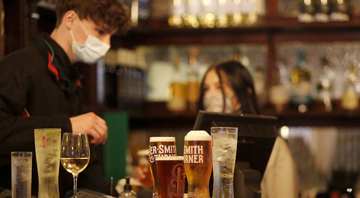 Busy UK pubs in May 2021